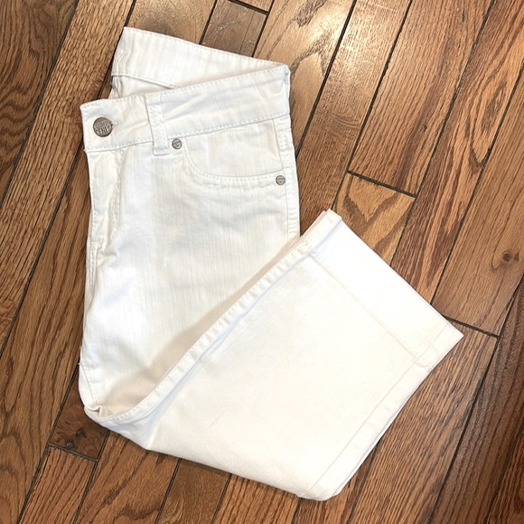 Common Genes White Capris - Picture 3 of 9